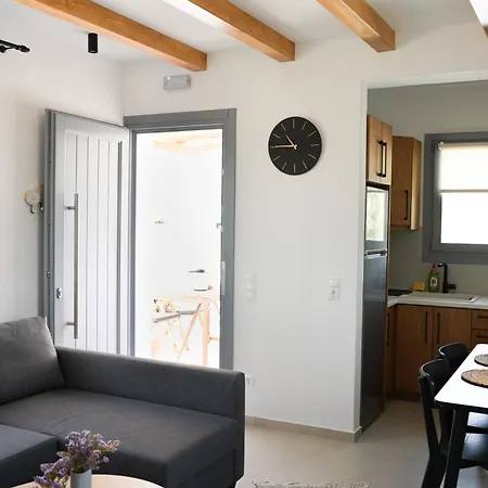 Pyrra Apartment Skyros
