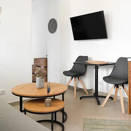 Pyrra Apartment *